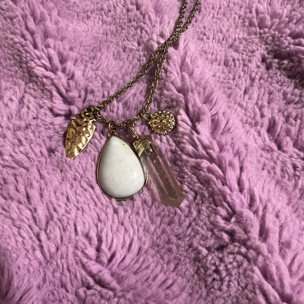 Gold Tone Necklace W/‎ Crystal, Leaf Charm, Tear Shaped Stone, & Round Charm